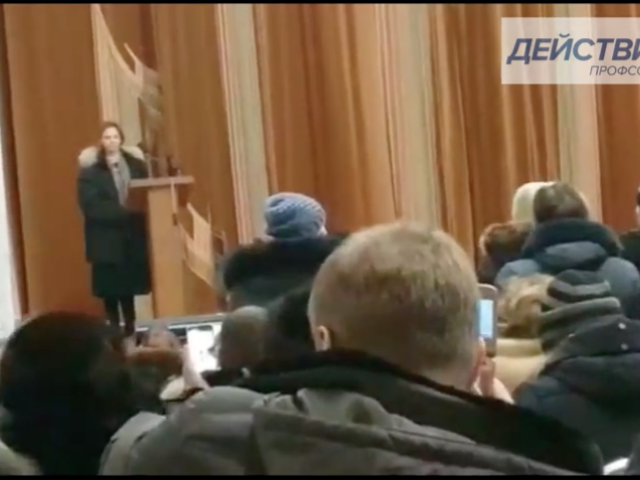 Жители Кемерово остановили закрытие роддома